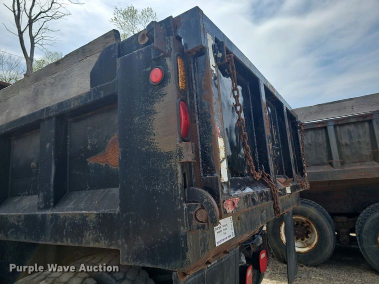 image for item DO7870 2001 International 4900 dump truck