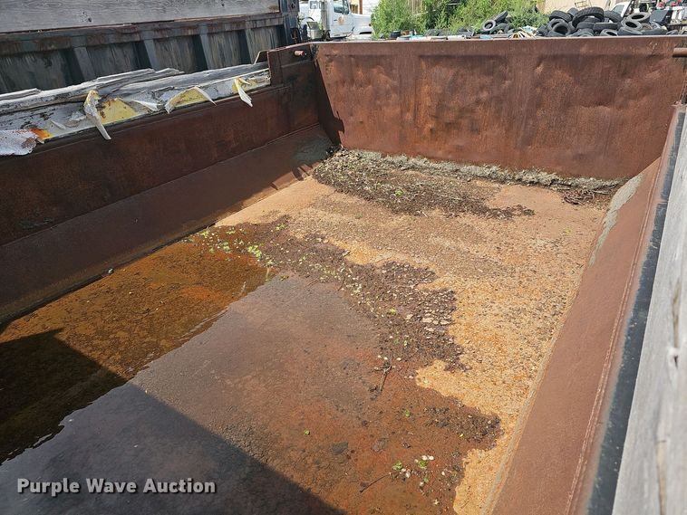 image for item DO7870 2001 International 4900 dump truck