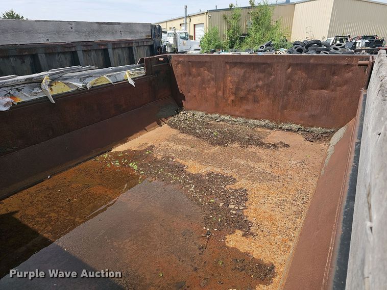 image for item DO7870 2001 International 4900 dump truck