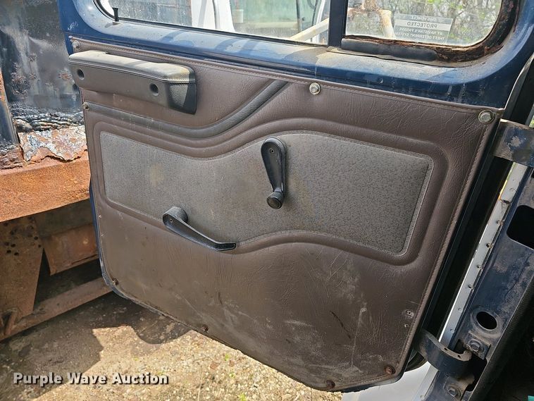 image for item DO7870 2001 International 4900 dump truck