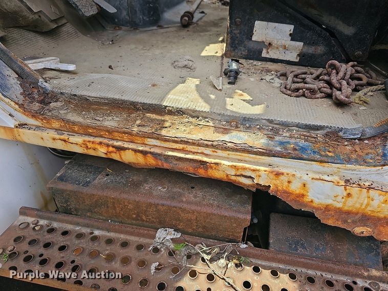 image for item DO7870 2001 International 4900 dump truck