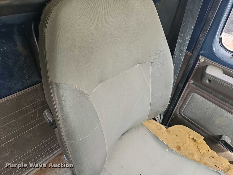 image for item DO7870 2001 International 4900 dump truck