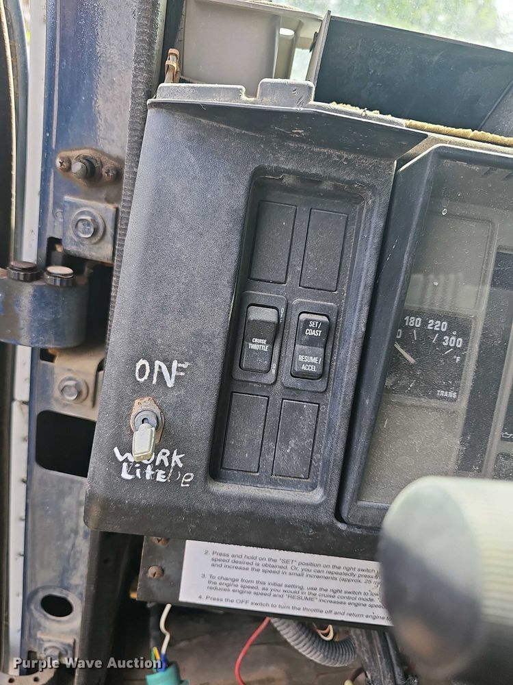 image for item DO7870 2001 International 4900 dump truck