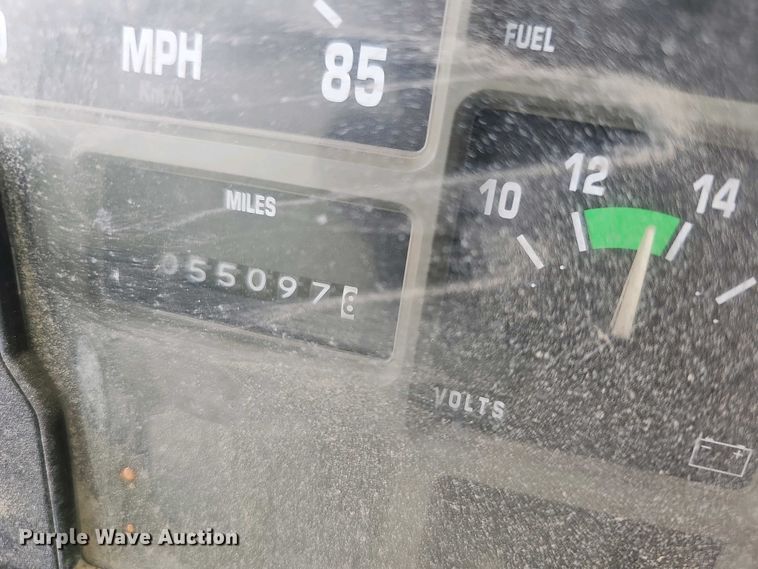 image for item DO7870 2001 International 4900 dump truck