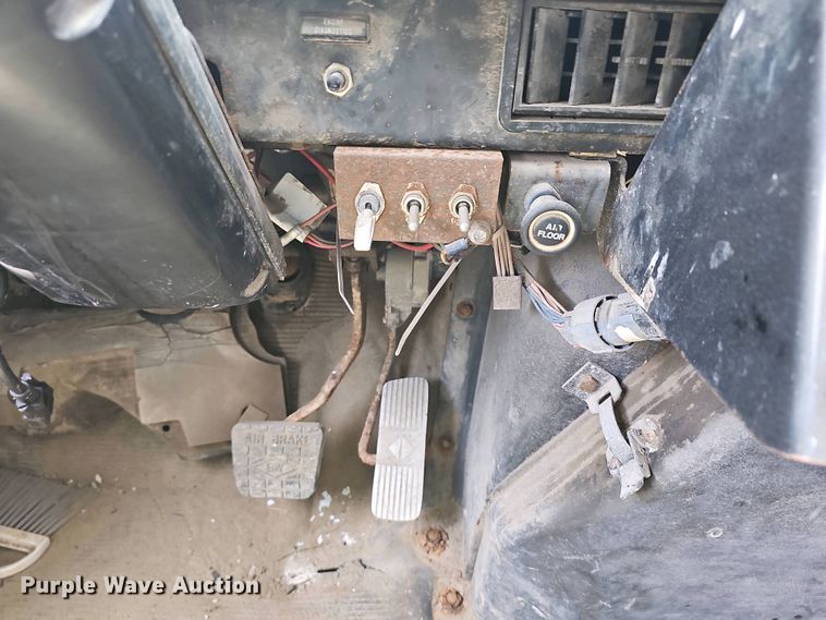 image for item DO7870 2001 International 4900 dump truck