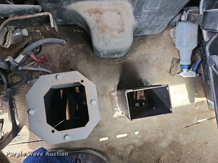 image for item DO7870 2001 International 4900 dump truck