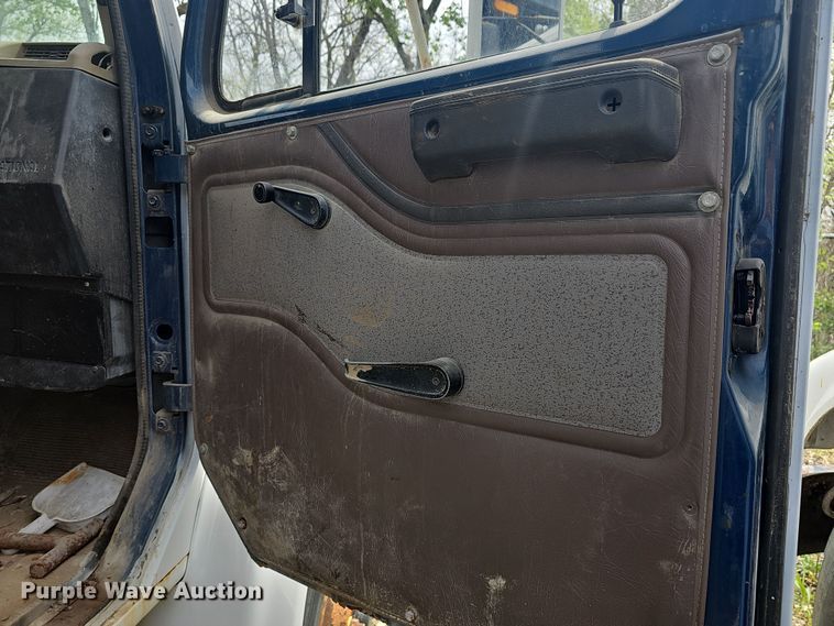 image for item DO7870 2001 International 4900 dump truck