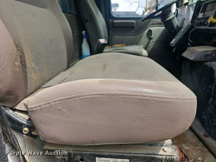 image for item DO7870 2001 International 4900 dump truck