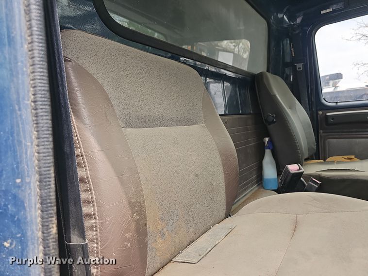 image for item DO7870 2001 International 4900 dump truck