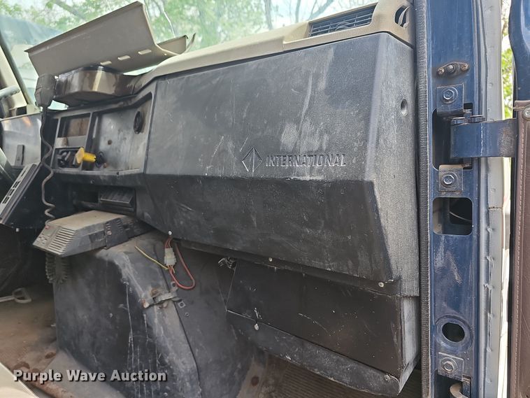 image for item DO7870 2001 International 4900 dump truck