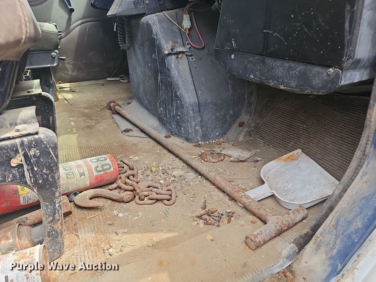 image for item DO7870 2001 International 4900 dump truck