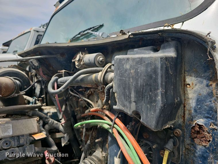 image for item DO7870 2001 International 4900 dump truck