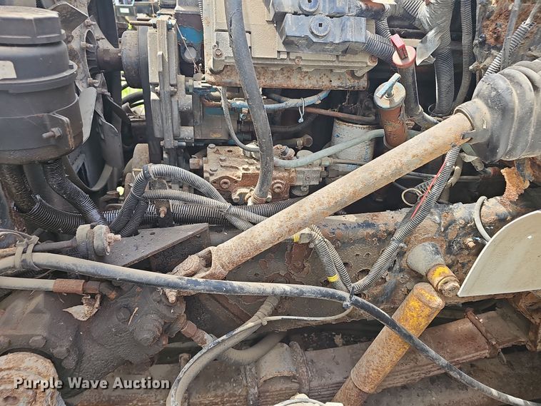 image for item DO7870 2001 International 4900 dump truck