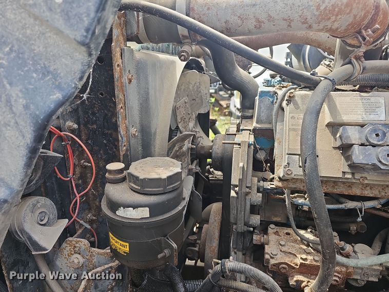 image for item DO7870 2001 International 4900 dump truck