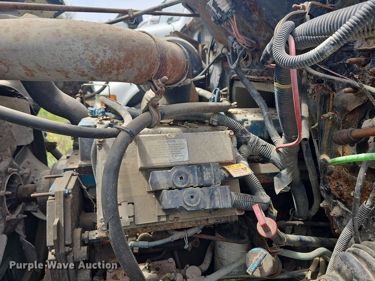 image for item DO7870 2001 International 4900 dump truck