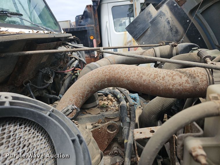 image for item DO7870 2001 International 4900 dump truck