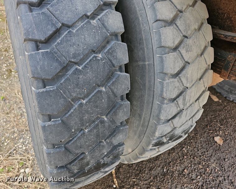 image for item DO7870 2001 International 4900 dump truck