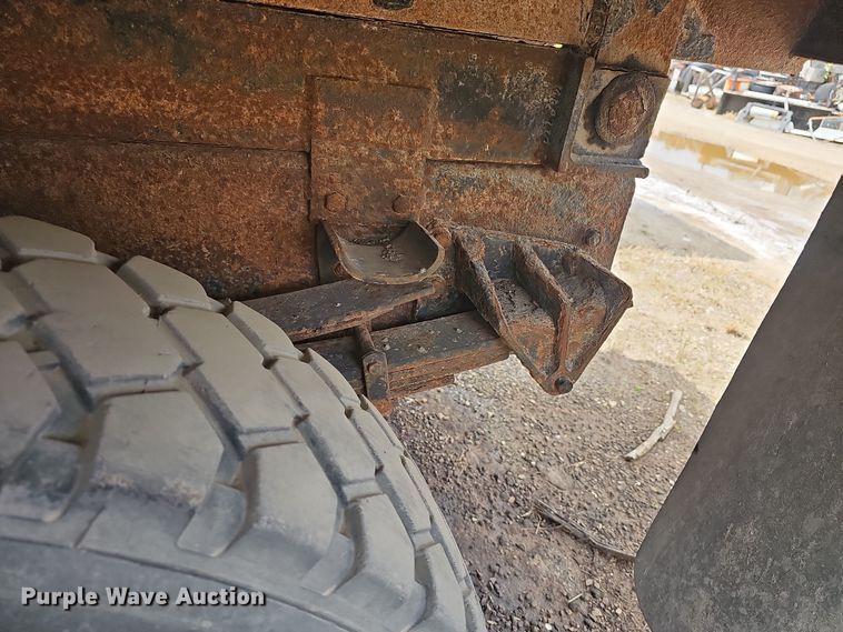 image for item DO7870 2001 International 4900 dump truck