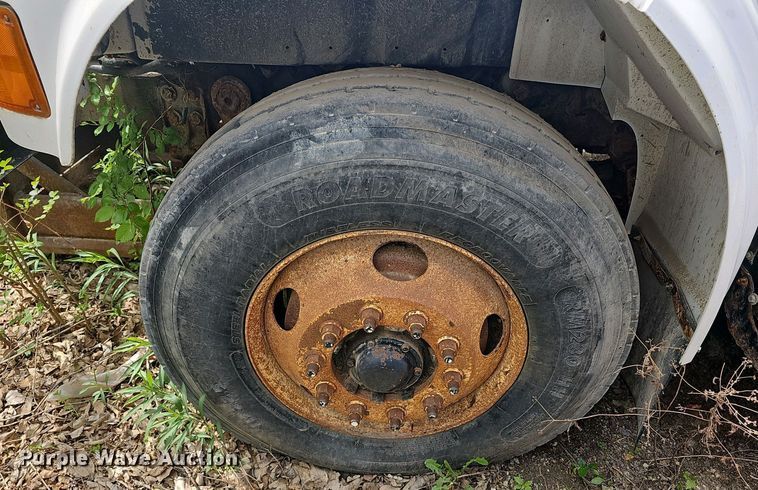 image for item DO7870 2001 International 4900 dump truck