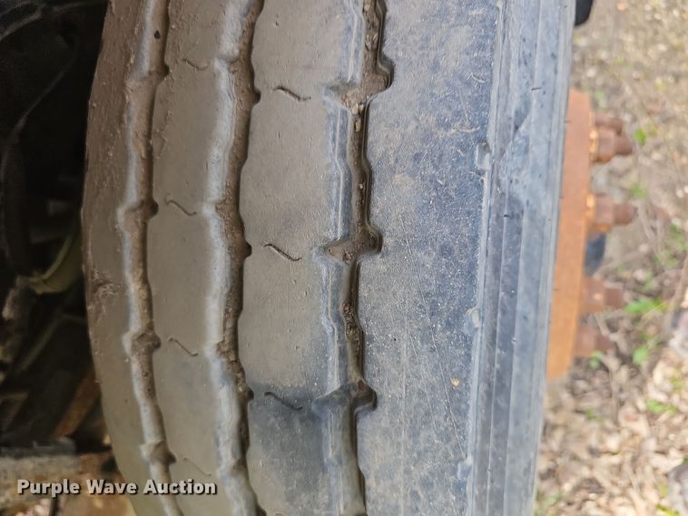 image for item DO7870 2001 International 4900 dump truck