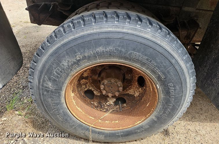 image for item DO7870 2001 International 4900 dump truck