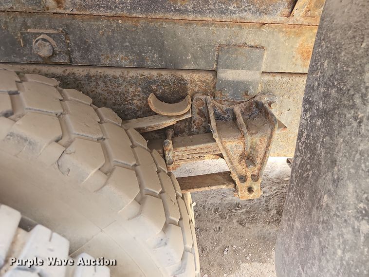 image for item DO7870 2001 International 4900 dump truck