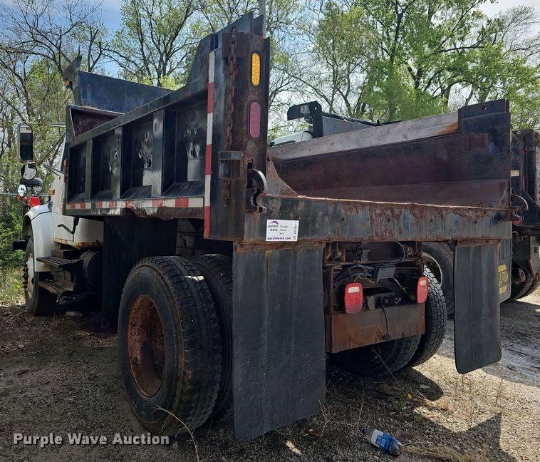 image for item DO7871 1997 International 4700 dump truck