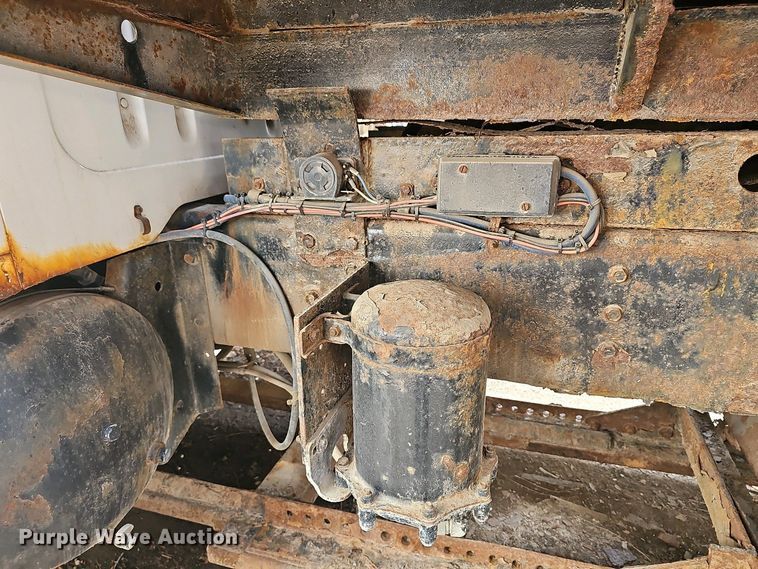 image for item DO7871 1997 International 4700 dump truck