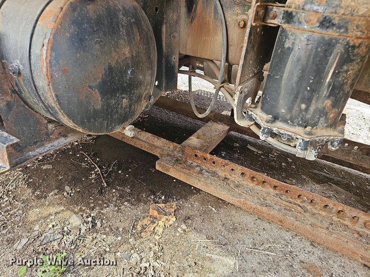 image for item DO7871 1997 International 4700 dump truck