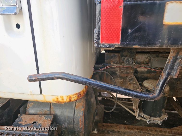 image for item DO7871 1997 International 4700 dump truck