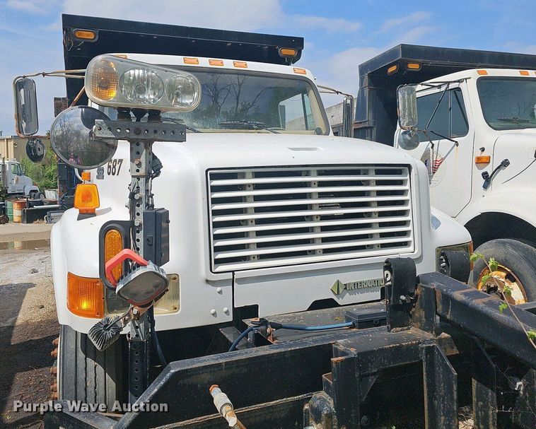 image for item DO7871 1997 International 4700 dump truck