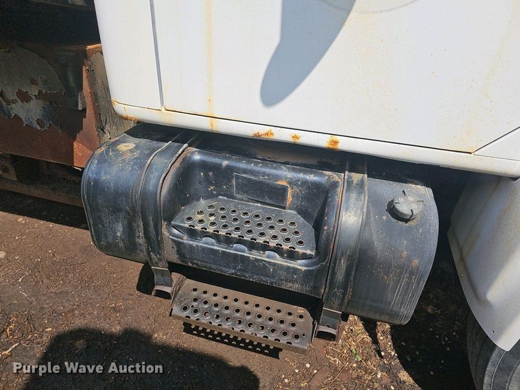 image for item DO7871 1997 International 4700 dump truck