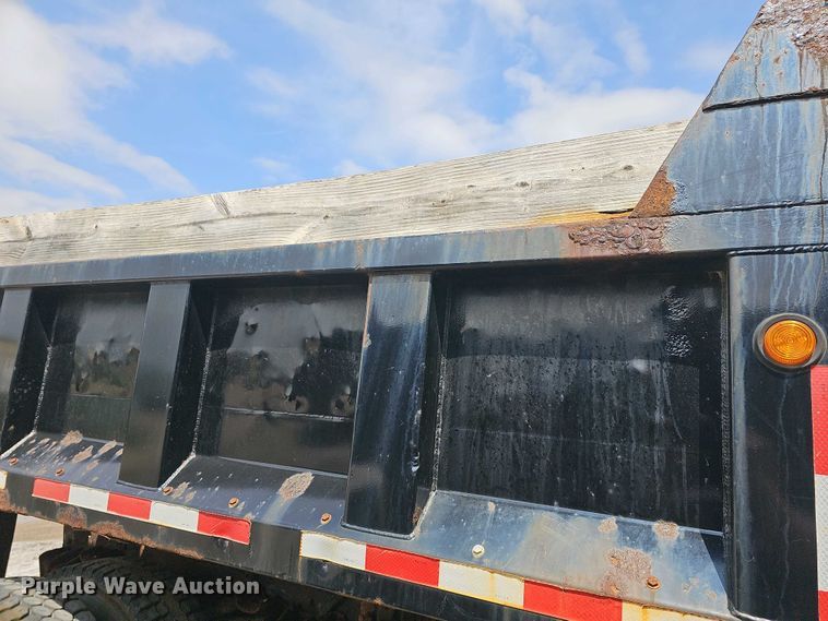 image for item DO7871 1997 International 4700 dump truck