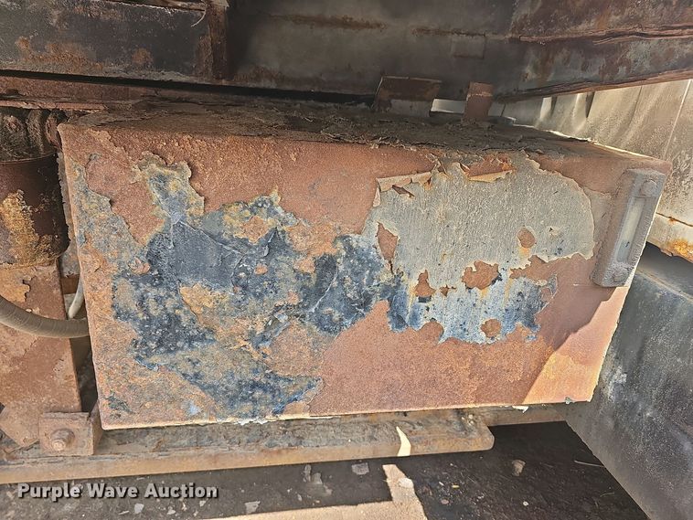 image for item DO7871 1997 International 4700 dump truck