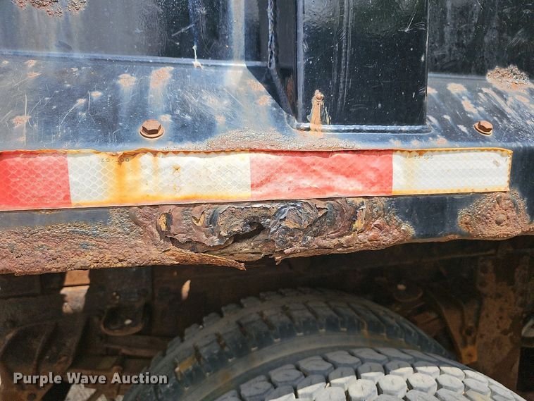 image for item DO7871 1997 International 4700 dump truck