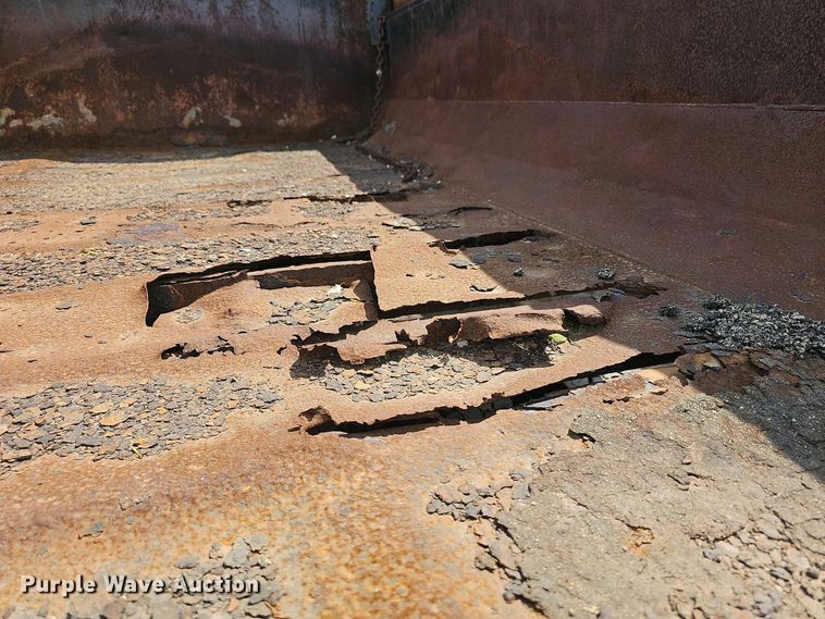 image for item DO7871 1997 International 4700 dump truck