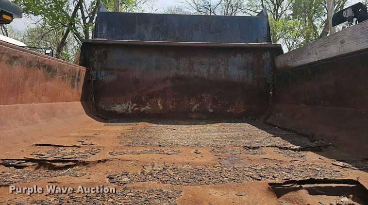 image for item DO7871 1997 International 4700 dump truck