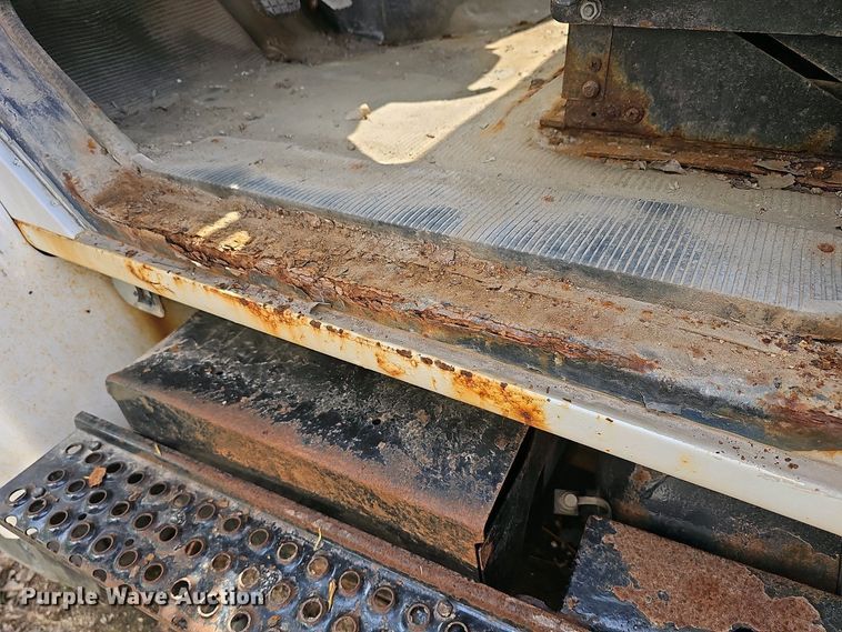 image for item DO7871 1997 International 4700 dump truck