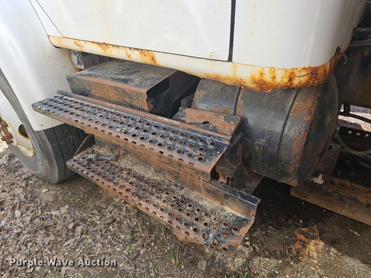 image for item DO7871 1997 International 4700 dump truck