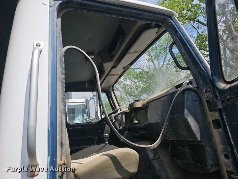 image for item DO7871 1997 International 4700 dump truck