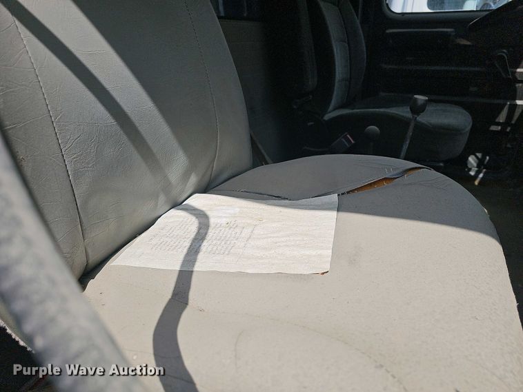 image for item DO7871 1997 International 4700 dump truck