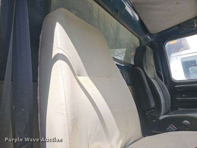 image for item DO7871 1997 International 4700 dump truck