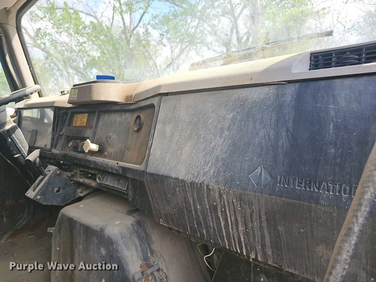 image for item DO7871 1997 International 4700 dump truck