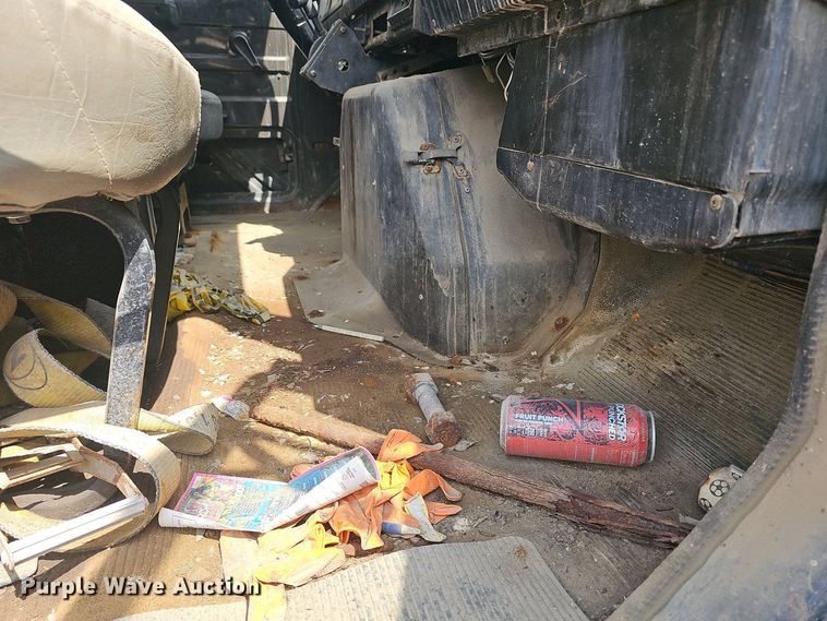 image for item DO7871 1997 International 4700 dump truck