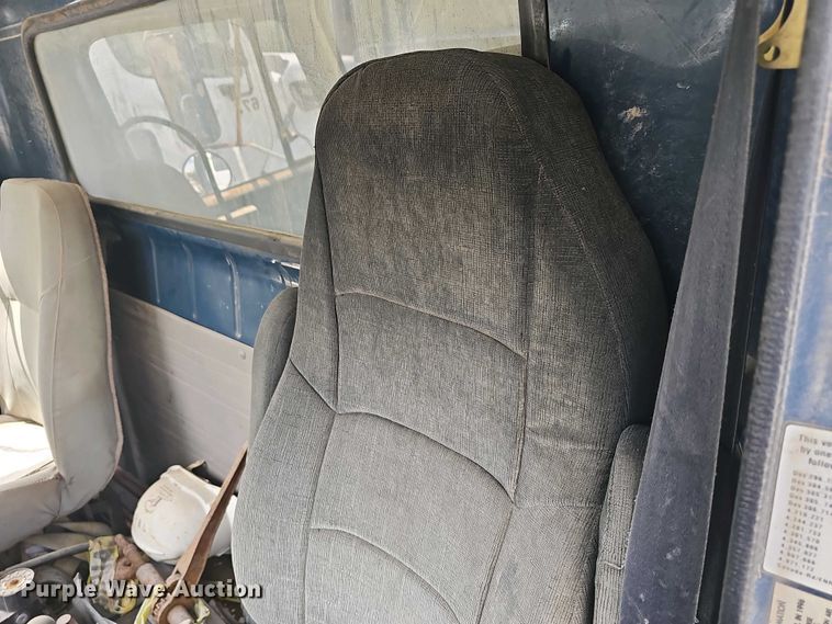 image for item DO7871 1997 International 4700 dump truck