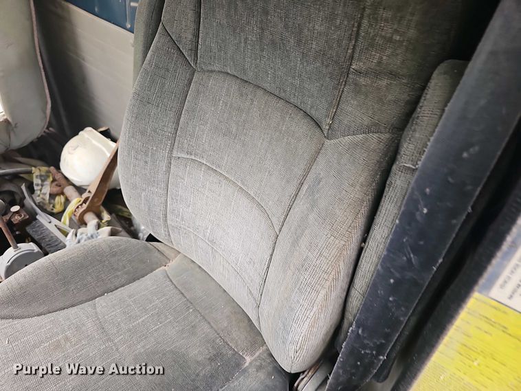 image for item DO7871 1997 International 4700 dump truck