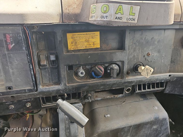 image for item DO7871 1997 International 4700 dump truck