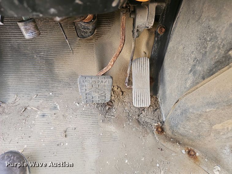 image for item DO7871 1997 International 4700 dump truck