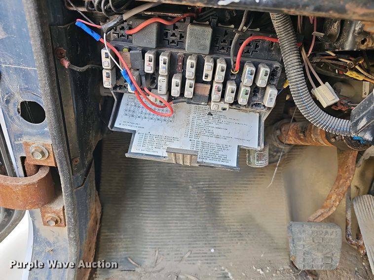 image for item DO7871 1997 International 4700 dump truck