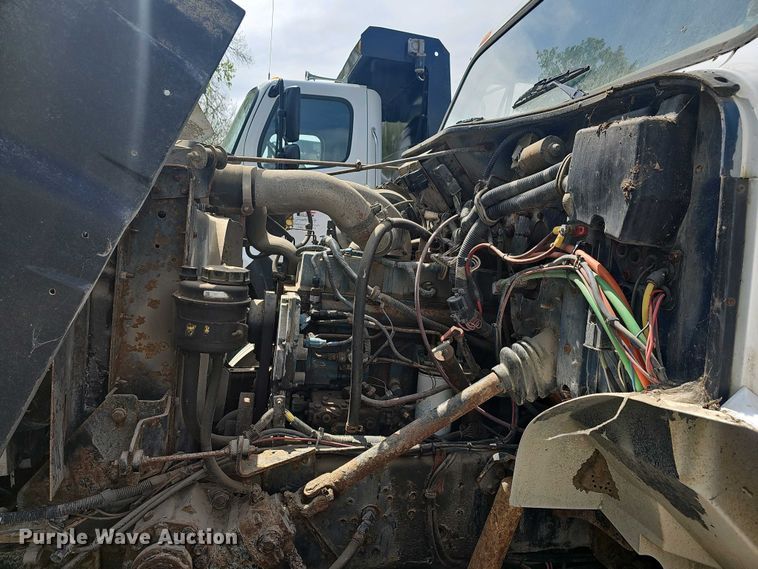 image for item DO7871 1997 International 4700 dump truck